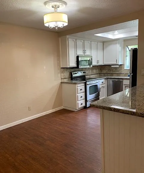 228 Earl Ave — Photo 6