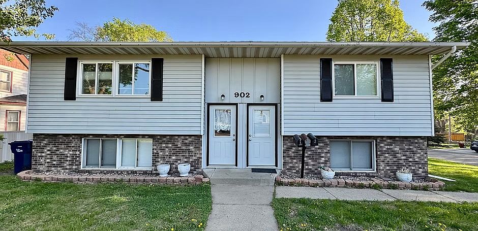 1st image of 902 W Lincoln Ave #2