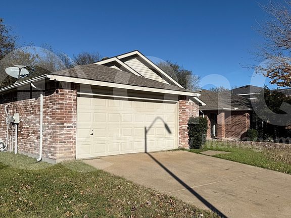3rd image of 4240 Hunters Creek Dr