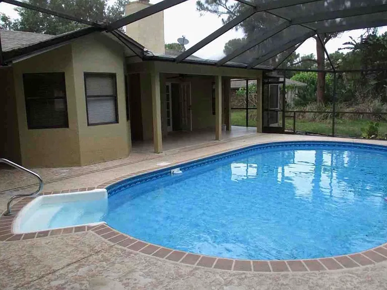 2265 SW Edison Cir — Photo 4
