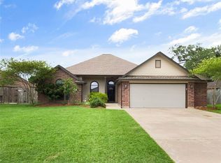 112 Hancock St, Clute, TX 77531