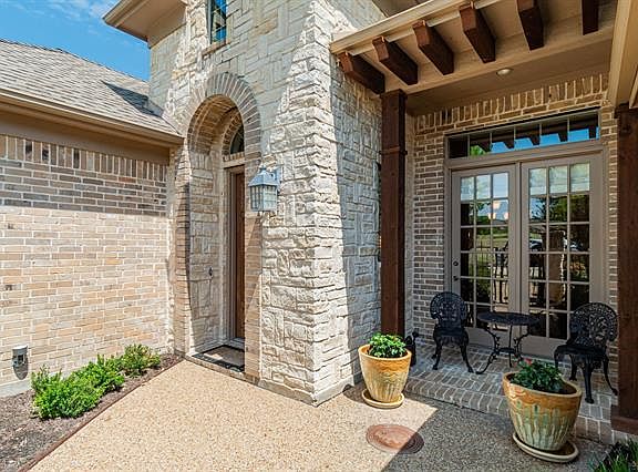 3rd image of 1101 Forest Lake Cir