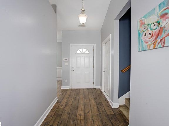 2nd image of 6 Prince Edward Ct