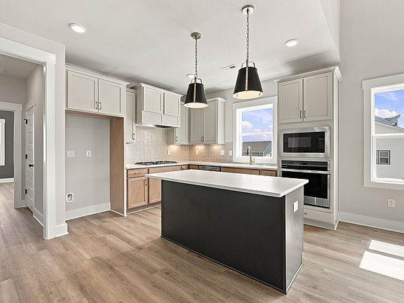 3rd image of 1140 Lamplighter Dr #393