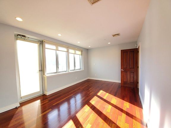 4th image of 28-43 37th St #Penthouse