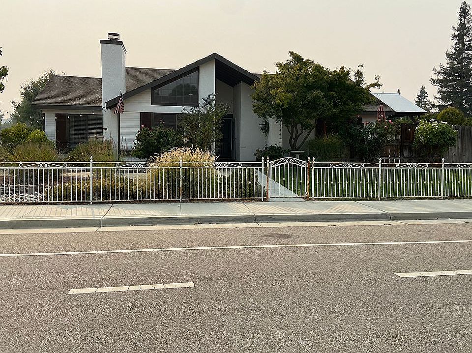 2nd image of 919 Wade Dr
