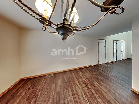 4th image of 902 Thorn Creek Dr