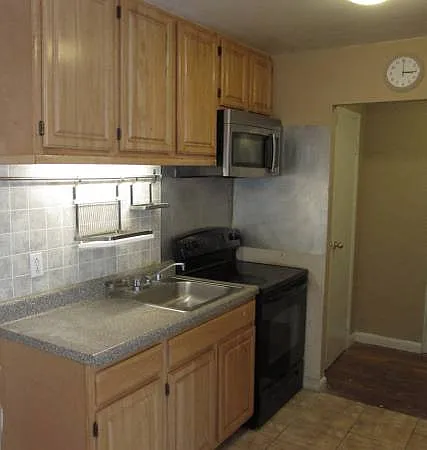 2 bed, 850 sqft, $2,500 — Photo 1