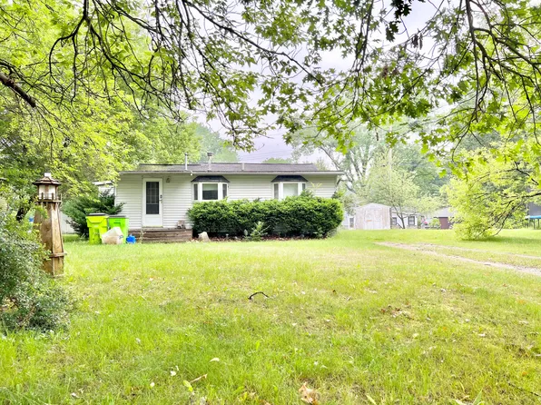 9546 Palmer Rd, Whitmore Lake, MI 48189