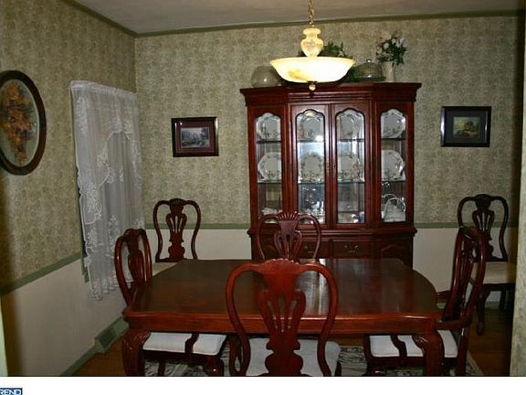 Formal Dining Room 11x11