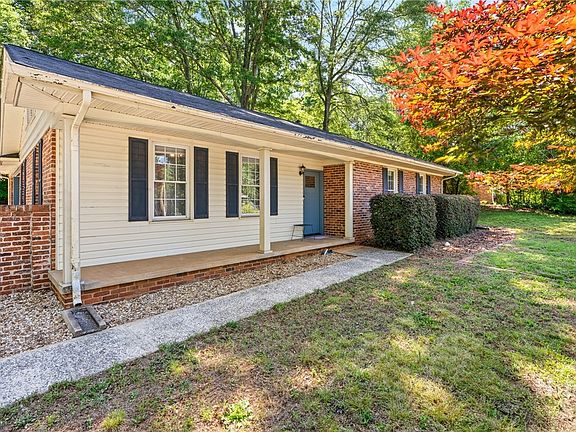 3rd image of 1009 College Station Road