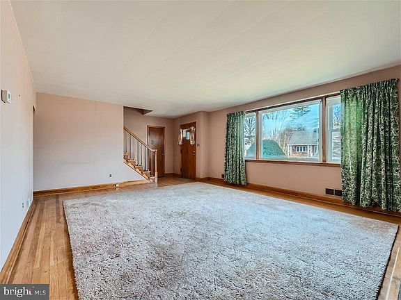 5th image of 2213 Pleasant Dr
