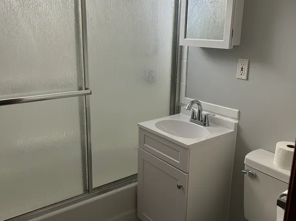 172 Hathaway St #1W, New Bedford, MA 02746