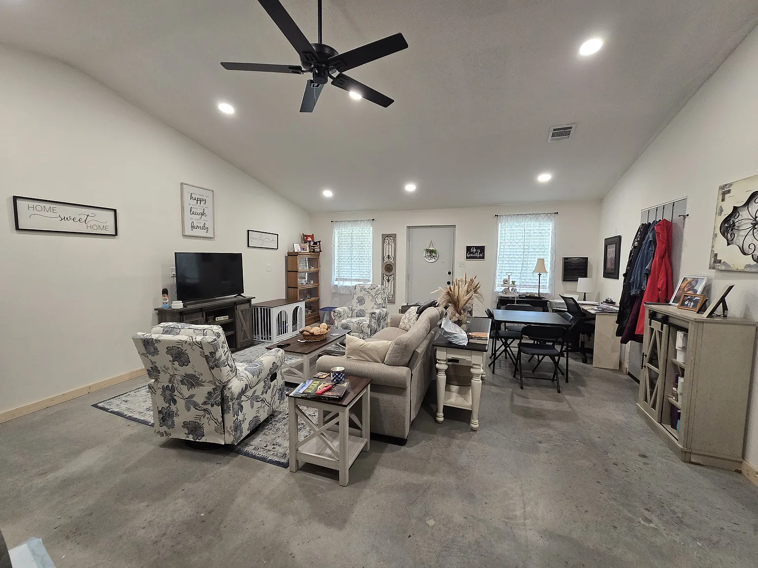 1 bed, 1050 sqft, $1,300 — Photo 3