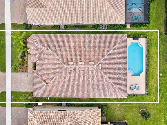 4th image of 671 SE Villandry Way