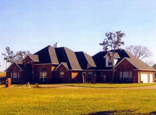 1 Hermitage Dr, Rockport, TX 78382