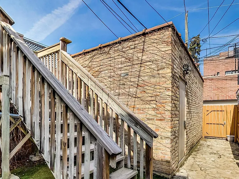1922 W Wolfram St #1 — Photo 11