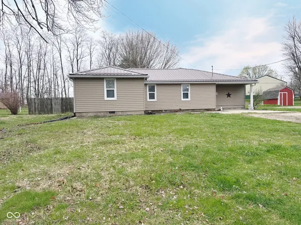 207 Locust St, New Market, IN 47965