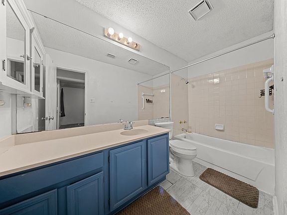 3rd image of 5501 Stoney Glen Dr