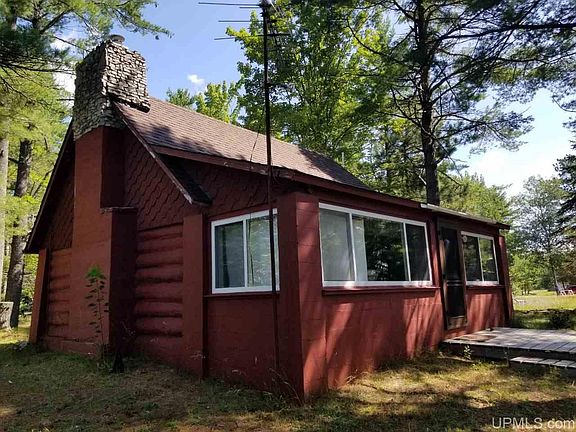 3rd image of 715 N Woodland Dr