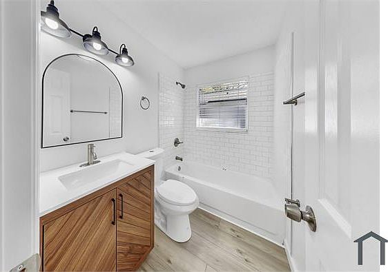 2nd image of 1204 E Seneca Ave #B