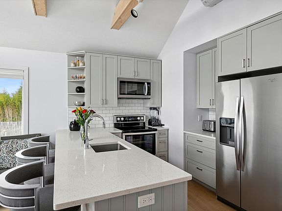 4th image of 13 Shawnee St #B