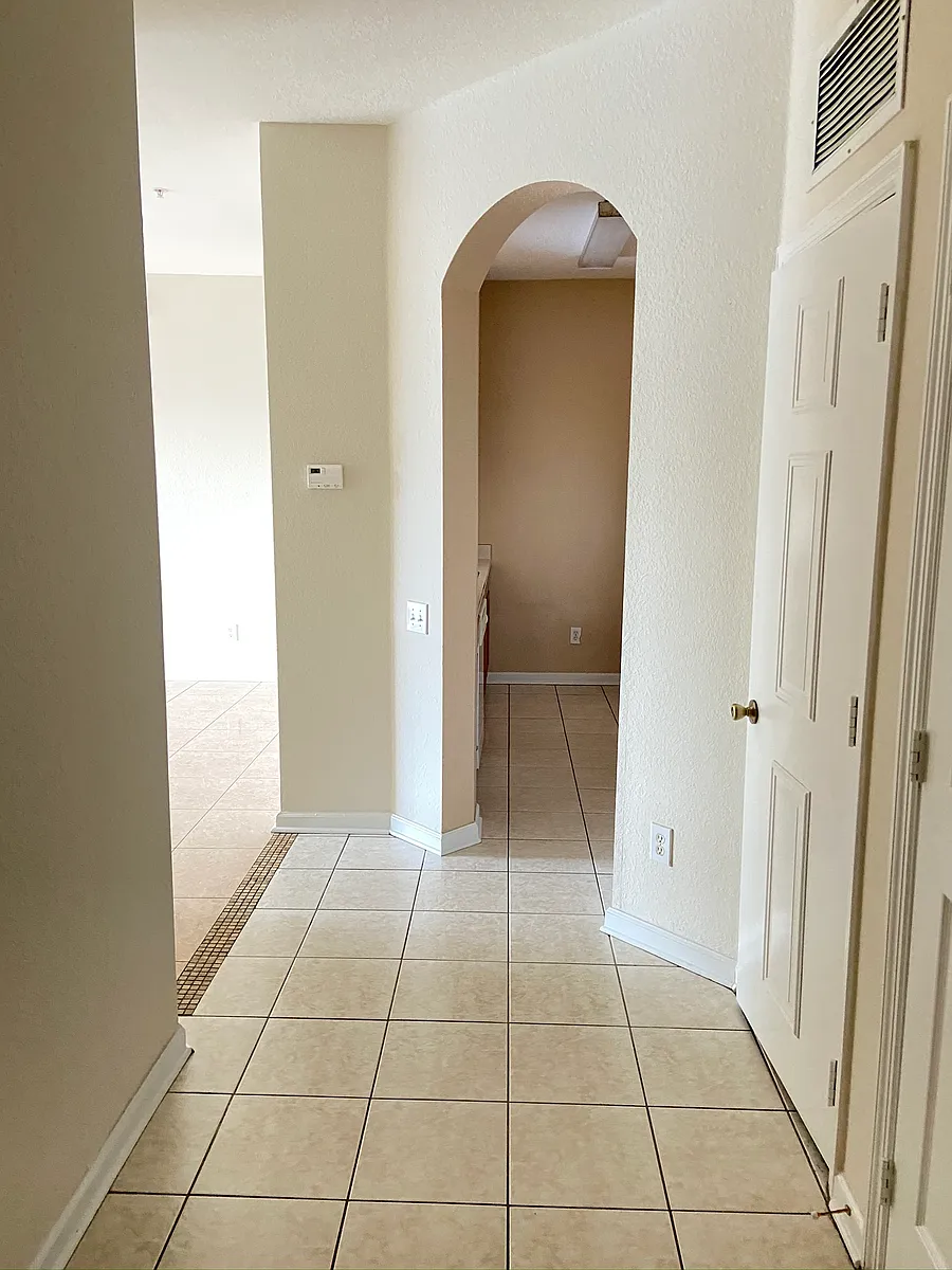 Building Photo - 6100 Stevenson Dr #208-1