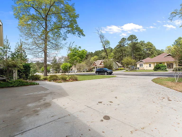 155 Devon Cir — Photo 7