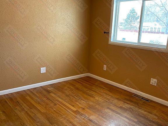 5th image of 208 E Sunset Dr #A