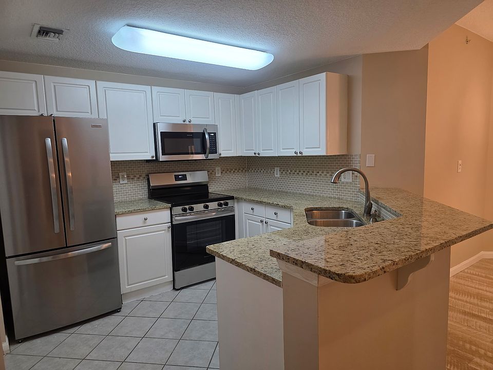 Kitchen with Brand New Stainless Steel Appliances!