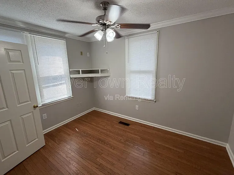 736 Echles St — Photo 15