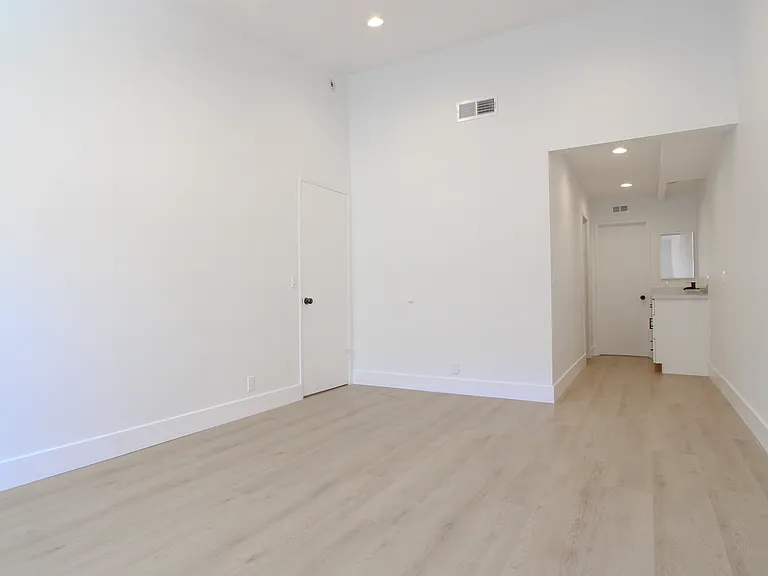 9603 Van Nuys Blvd #B — Photo 5