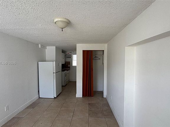 4th image of 921 N 17th Ct #927