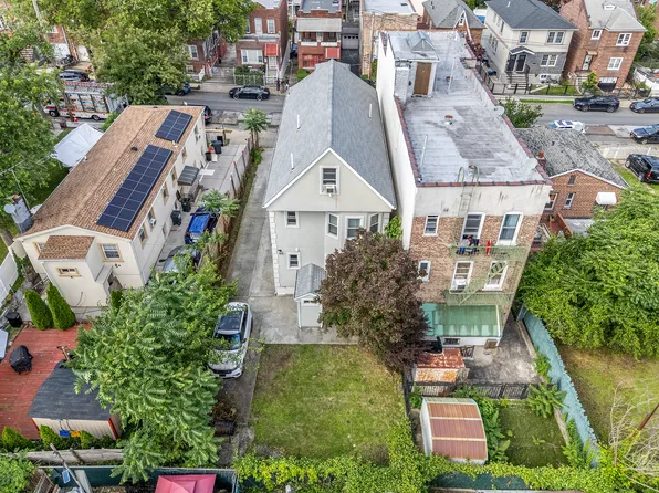 1050 East 232nd Street image 3 of 23