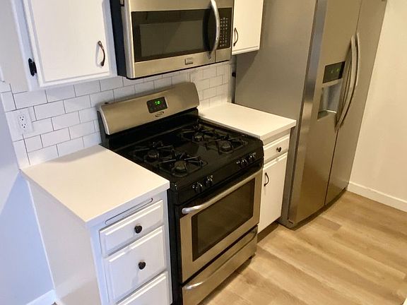 3rd image of 1823 Holmby Ave APT 201
