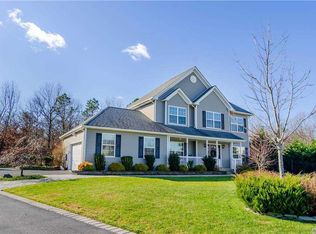 11 Ridge Ct, Center Moriches, NY 11934