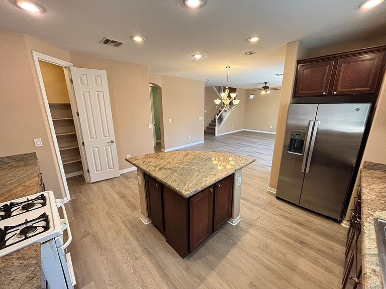 10741 Cather Ave — Photo 4