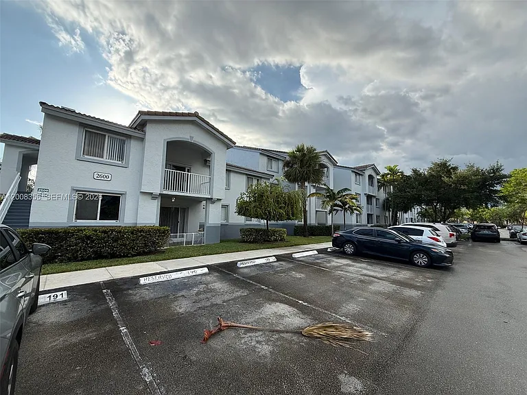 2600 S University Dr #226 — Photo 4