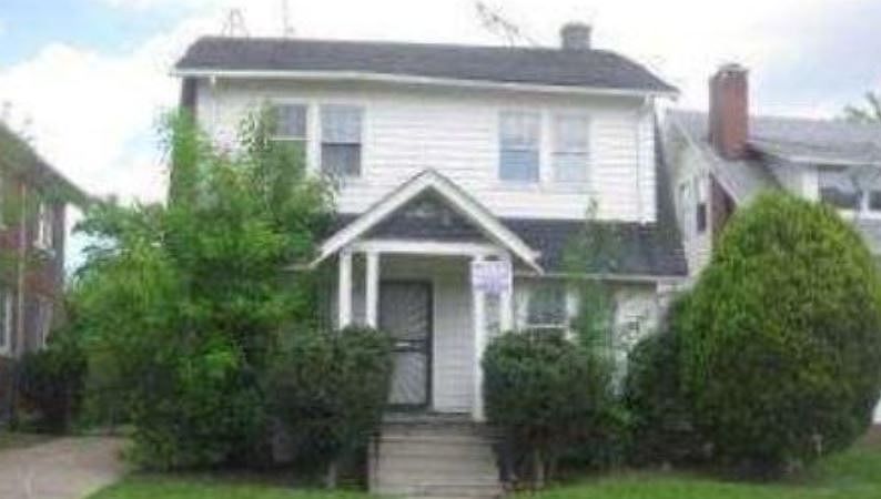 2nd image of 324 W Nevada St