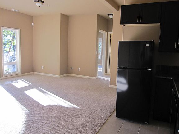 2nd image of 2674 E Lake Sammamish Pkwy NE #B