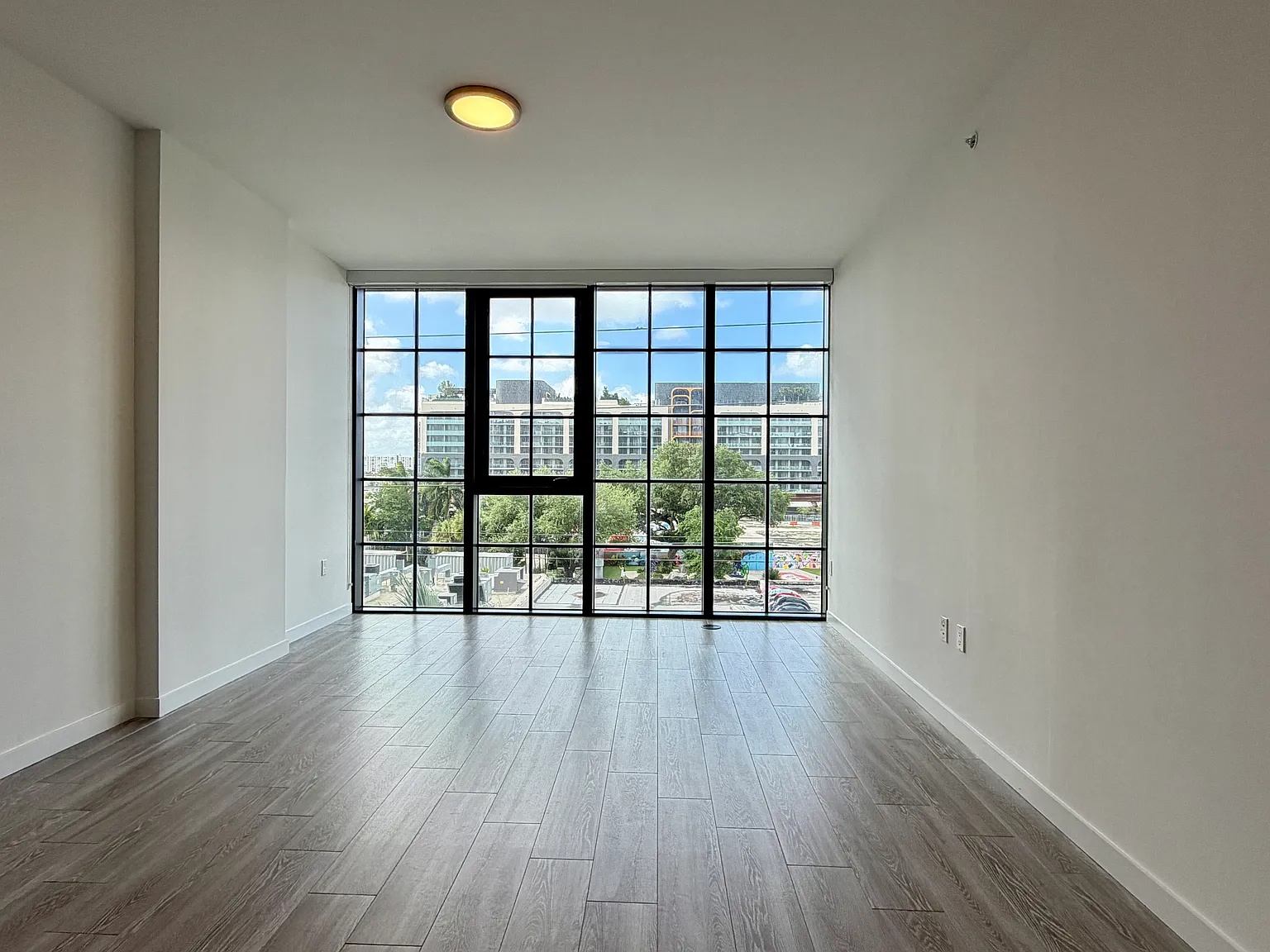 1 bed, 800 sqft, $2,325 — Photo 3