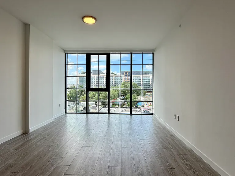 35 NE 29th St #B2 — Photo 3