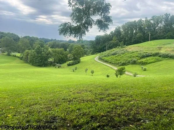 139 Vineyard Ln, Fairmont, WV 26554