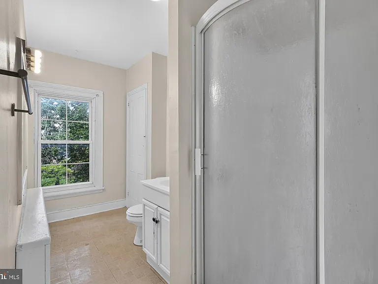 350 Green Ln #2R — Photo 14