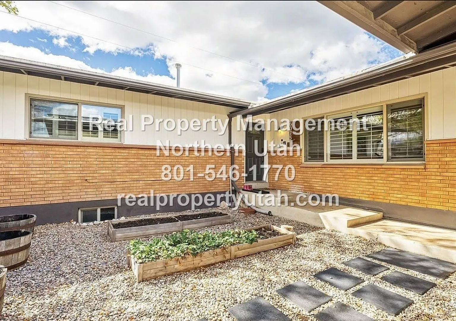 Stunning modern 6-Bedroom 3-Bath Home in Roy. — Photo 1