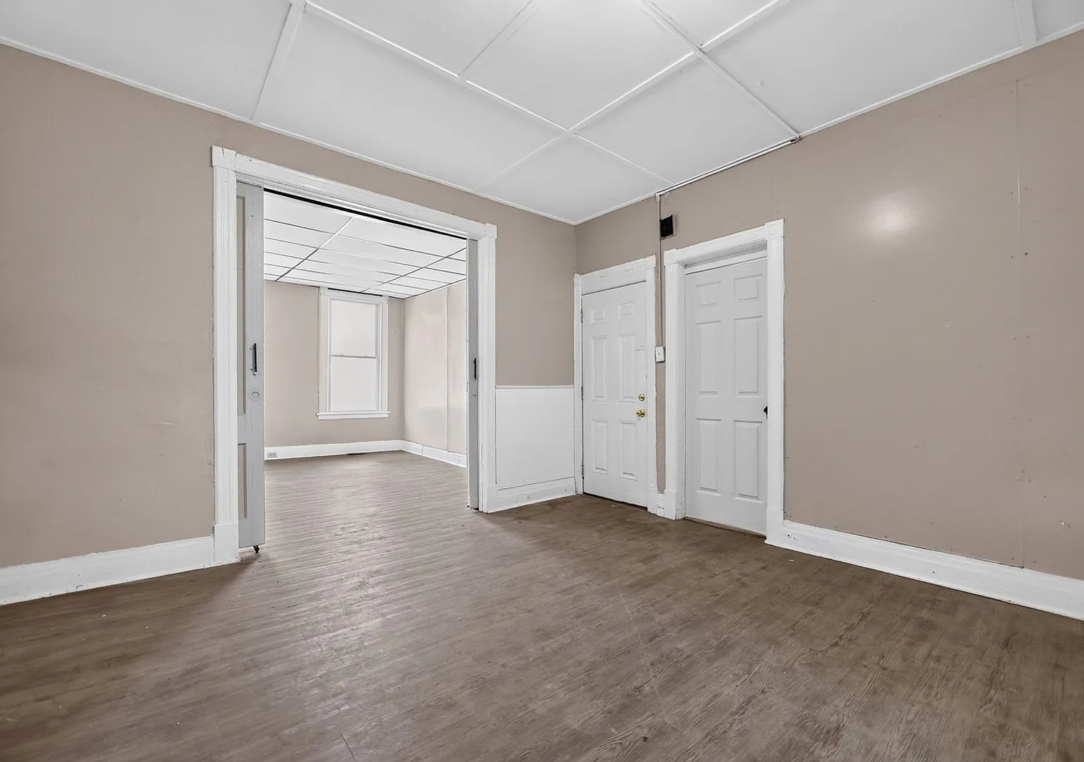 Charming 3BR 1st Floor Apartment of Duplex in Troy — Photo 4
