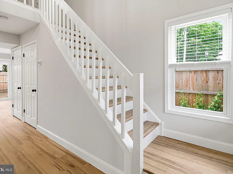 108 Allison Ct — Photo 3