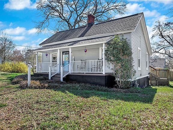 2nd image of 11 Jackson St