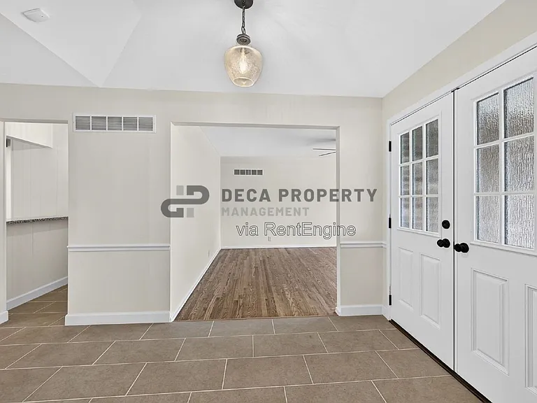 10327 Dorenshire Ct — Photo 7
