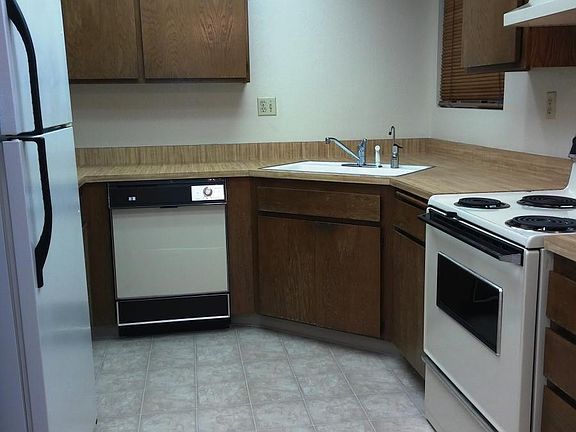 3rd image of 1779 Braddock Ct